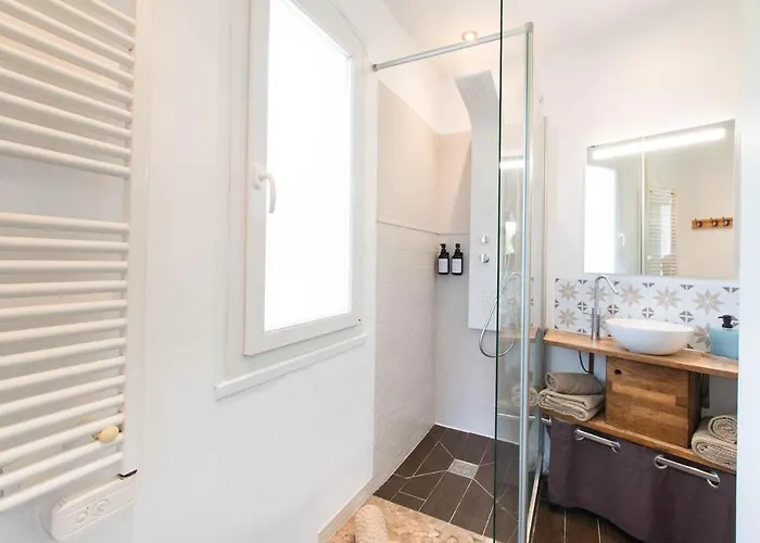 Le Bourbon - T2 Renove A 200m De La *