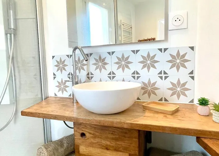 Le Bourbon - T2 Renove A 200m De La *